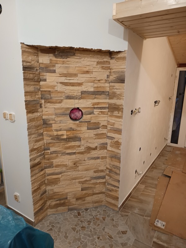 Stěna - po obkladu kamenem